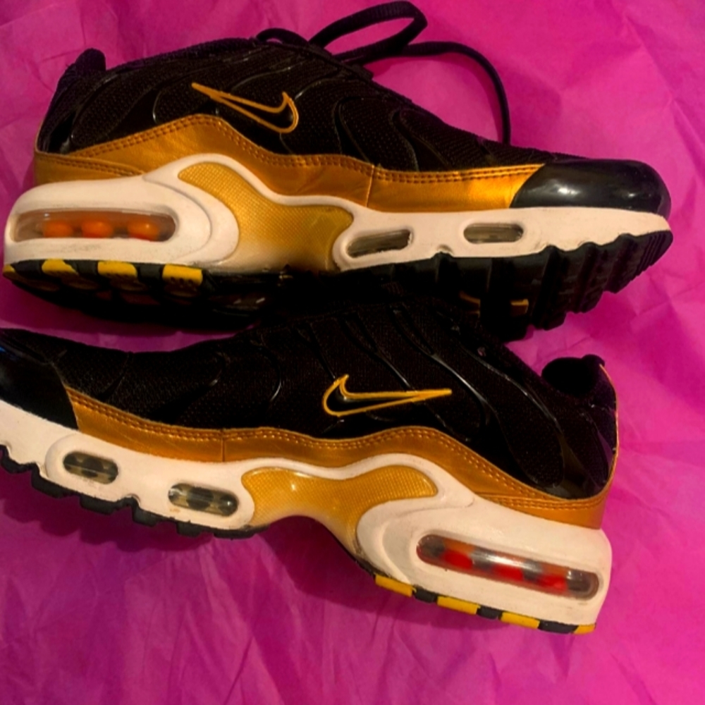 Youth Nike Air Max Plus TN 4.5 Y US. Pre-Loved. AUTHENTIC
